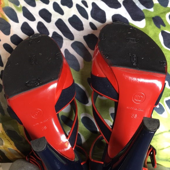 Chanel 38 Red Patent Leather & Black Fabric 7.5 - Picture 10 of 16